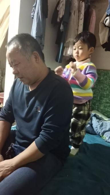 九九重阳暖童心，厍幼萌娃各显“爱”